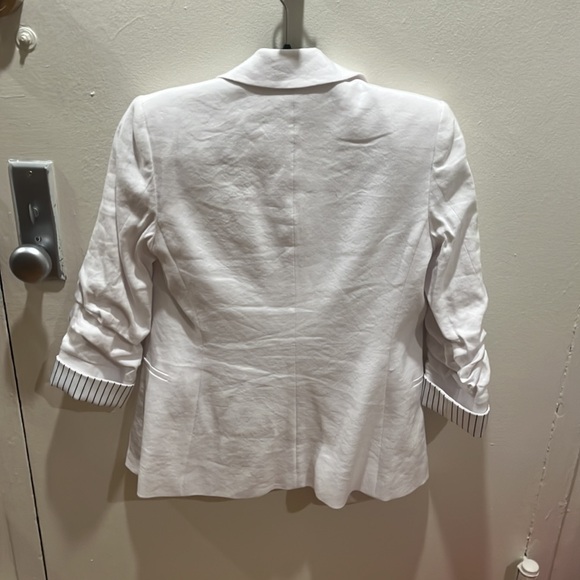 Alice & Olivia White Linen Blazer - Picture 3 of 7